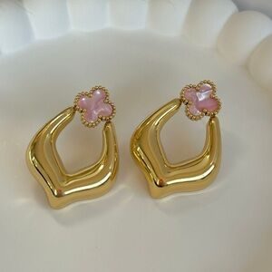 ◾️18k Gold Plated Pink Natural Flower Stud